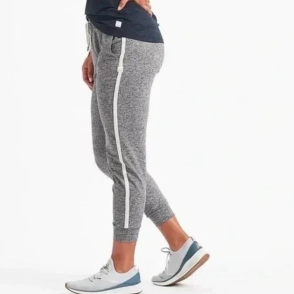 ❤️ Vuori Performance Jogger Heather Grey with White Stripe Size Small NWOT